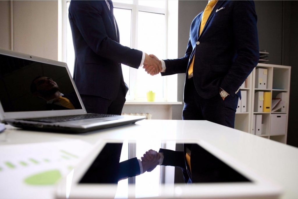 20160323151049-salesperson-men-coworkers-rep-hire-selling-agreement-handshake-successful